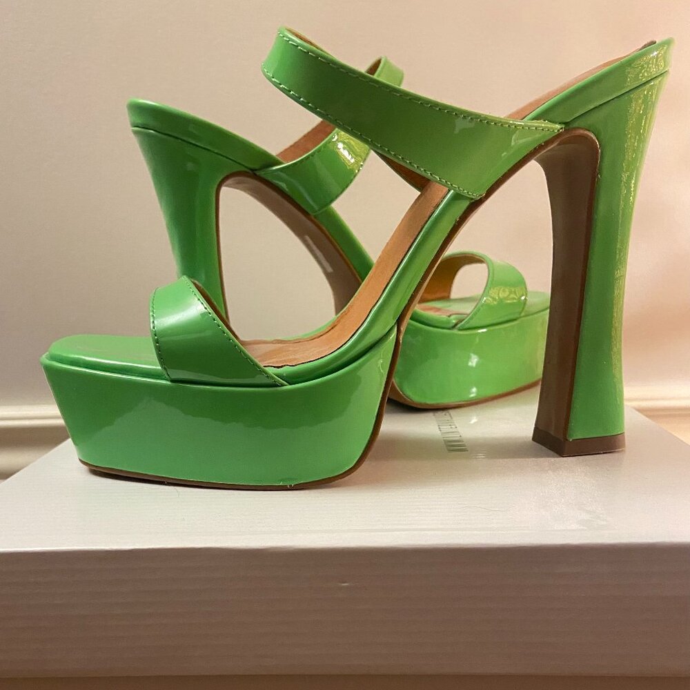 Women's Leather Green Pumps Size 8